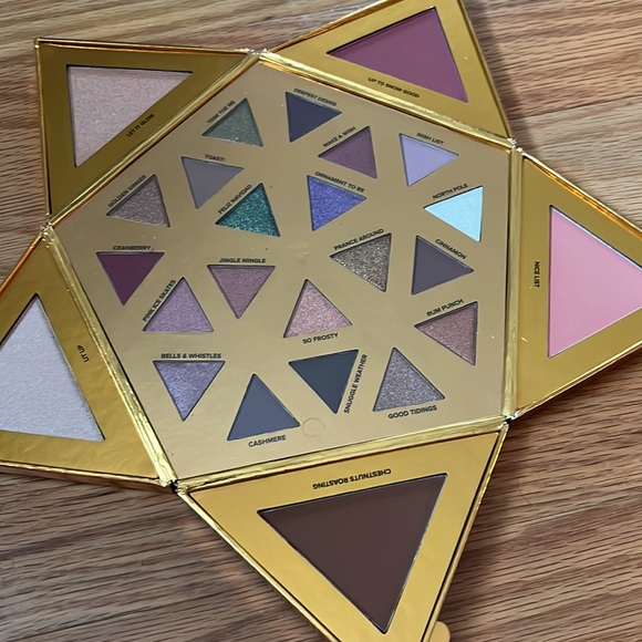 Too faced eyeshadow blush palette - Picture 3 of 4